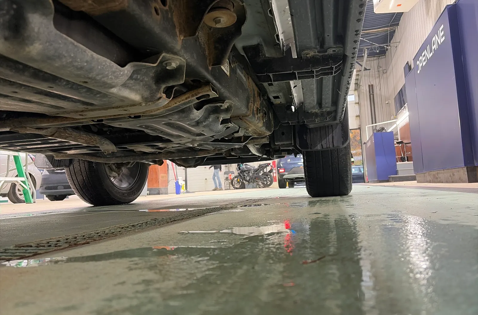Undercarriage - Passenger Photo