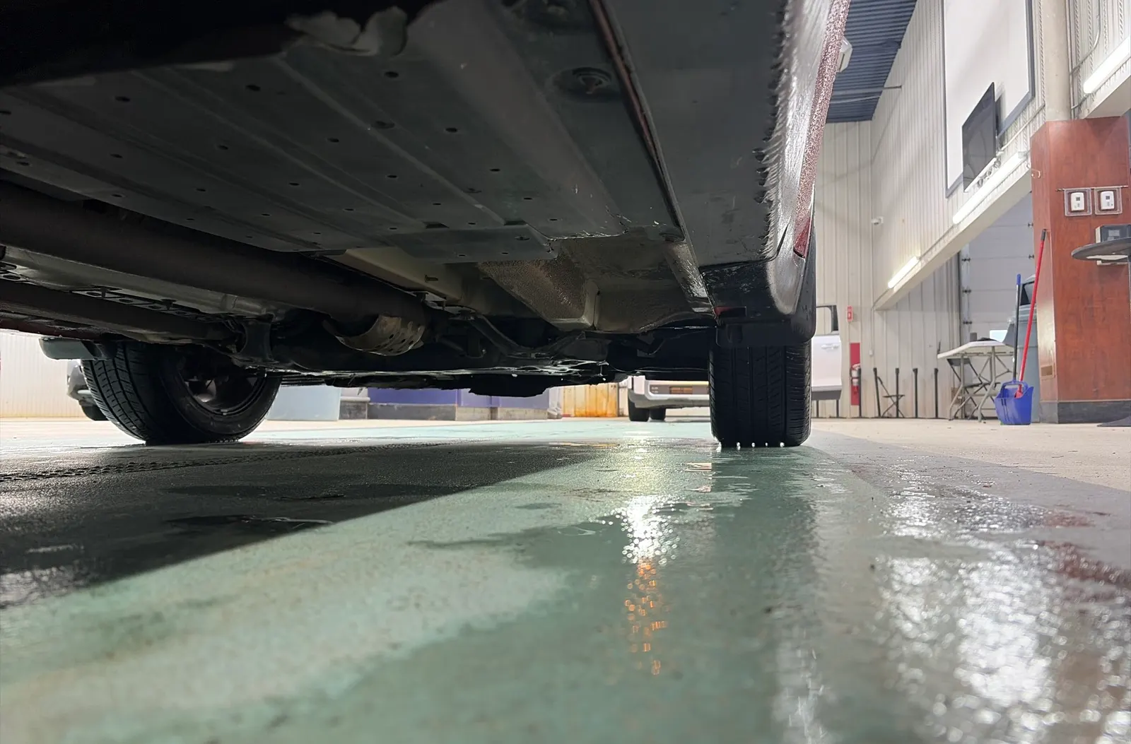 Undercarriage - Passenger Photo