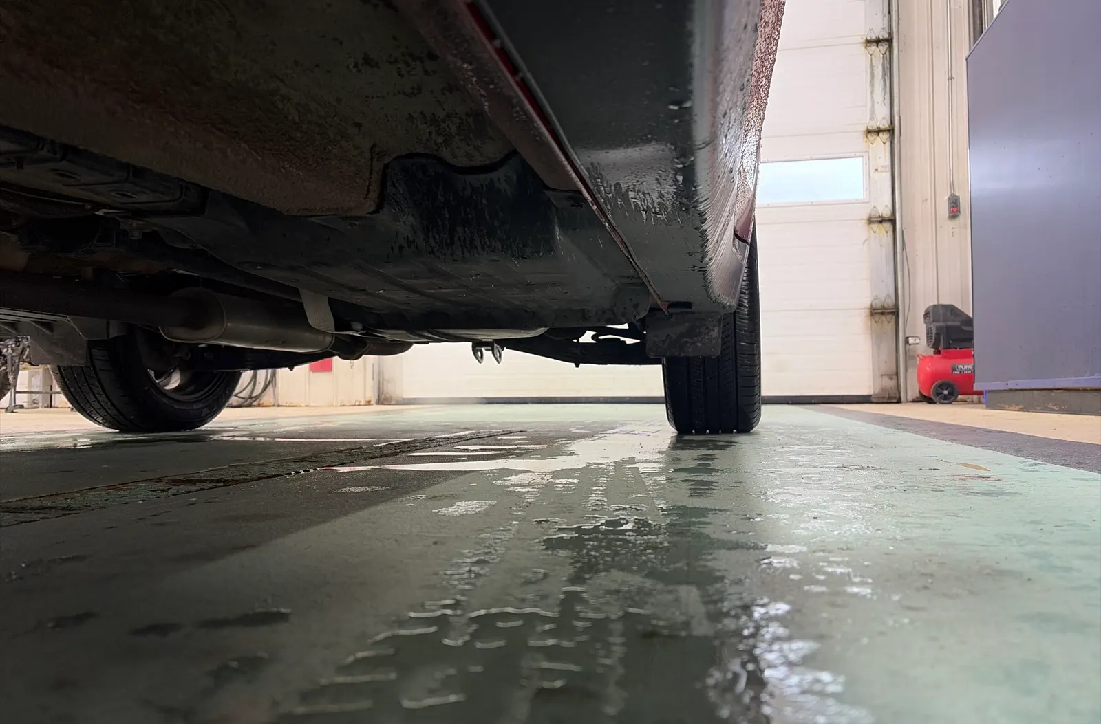 Undercarriage - Driver Photo