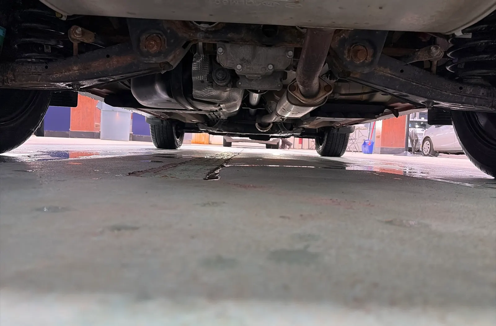 Undercarriage - Rear Photo