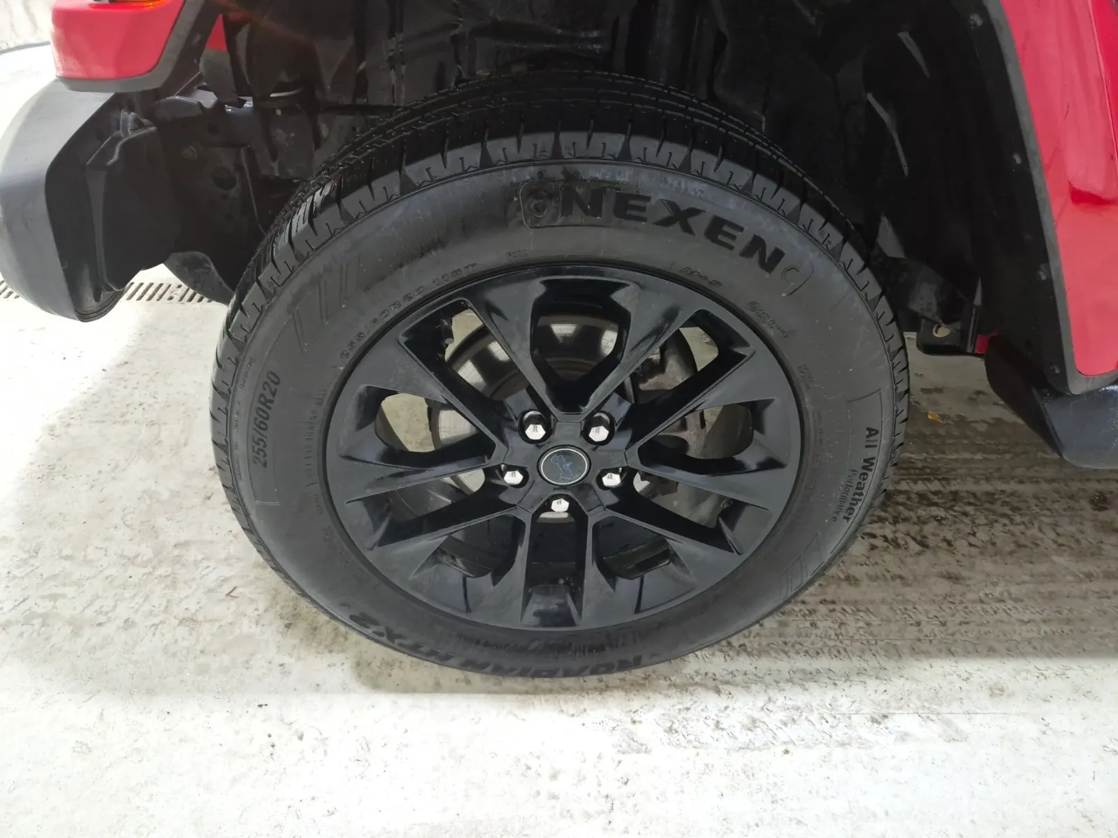 Front driver wheel/tire photo