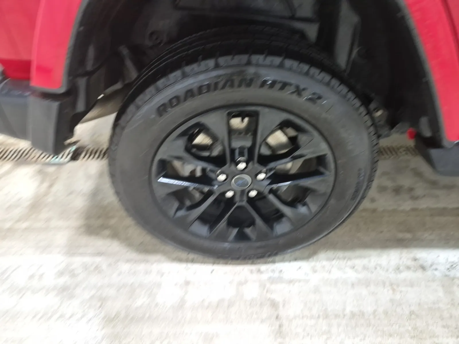 Right Rear Wheel/Tire Photo