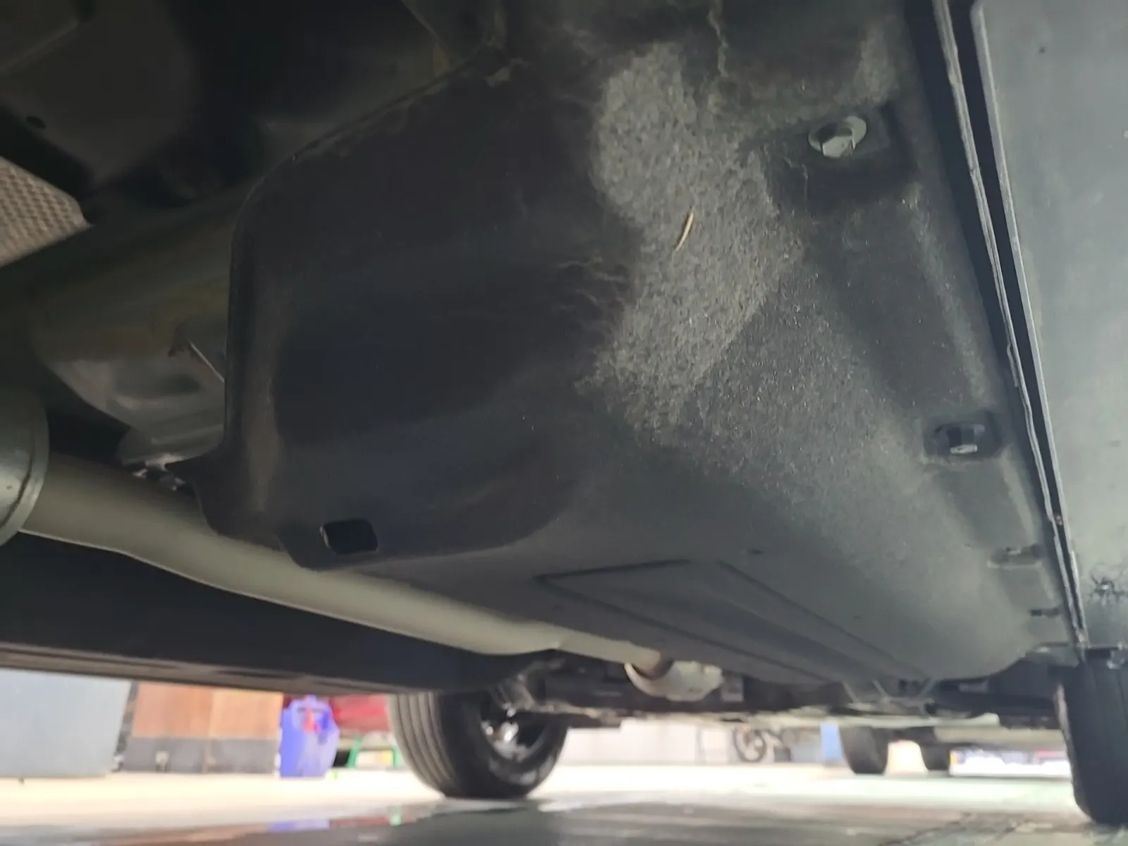 Undercarriage - Passenger Photo