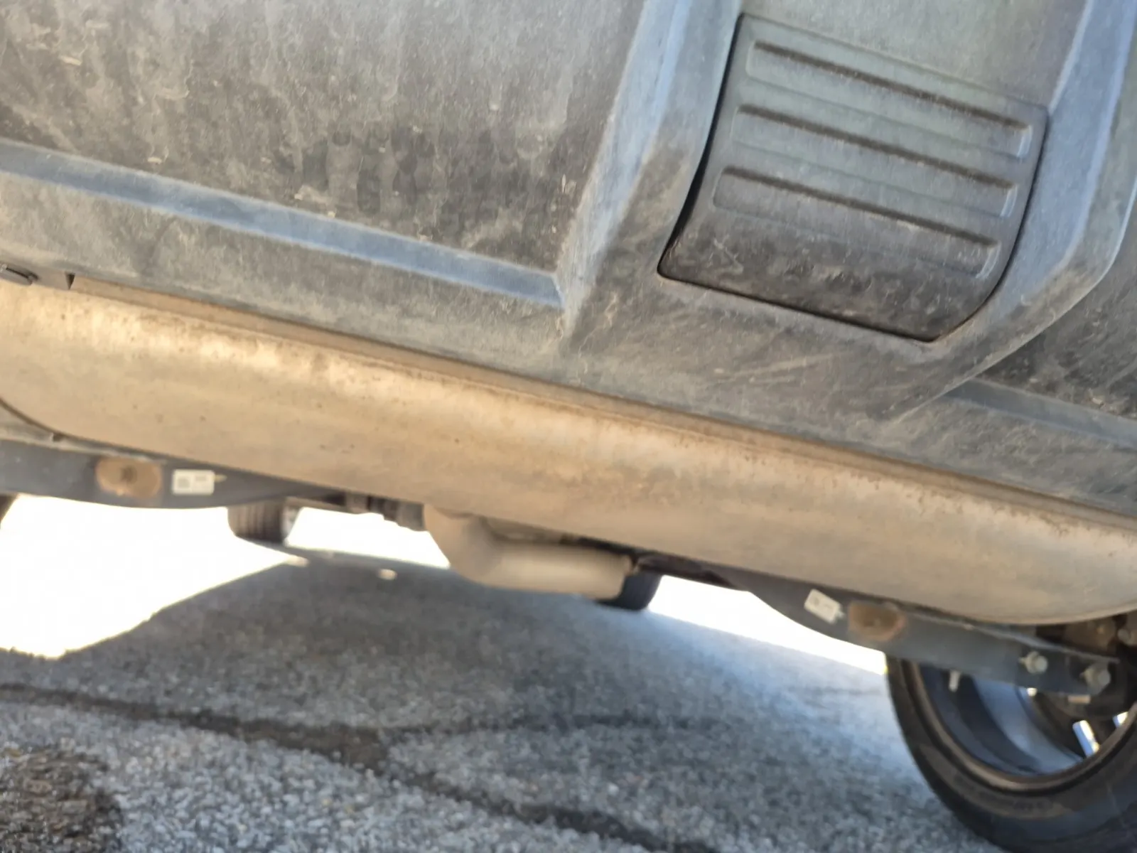 Undercarriage - Rear Photo