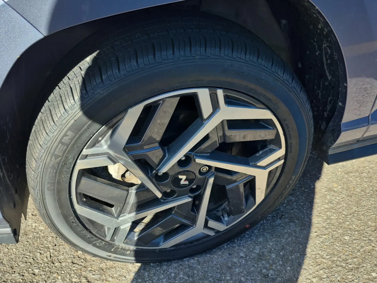 Front driver wheel/tire photo
