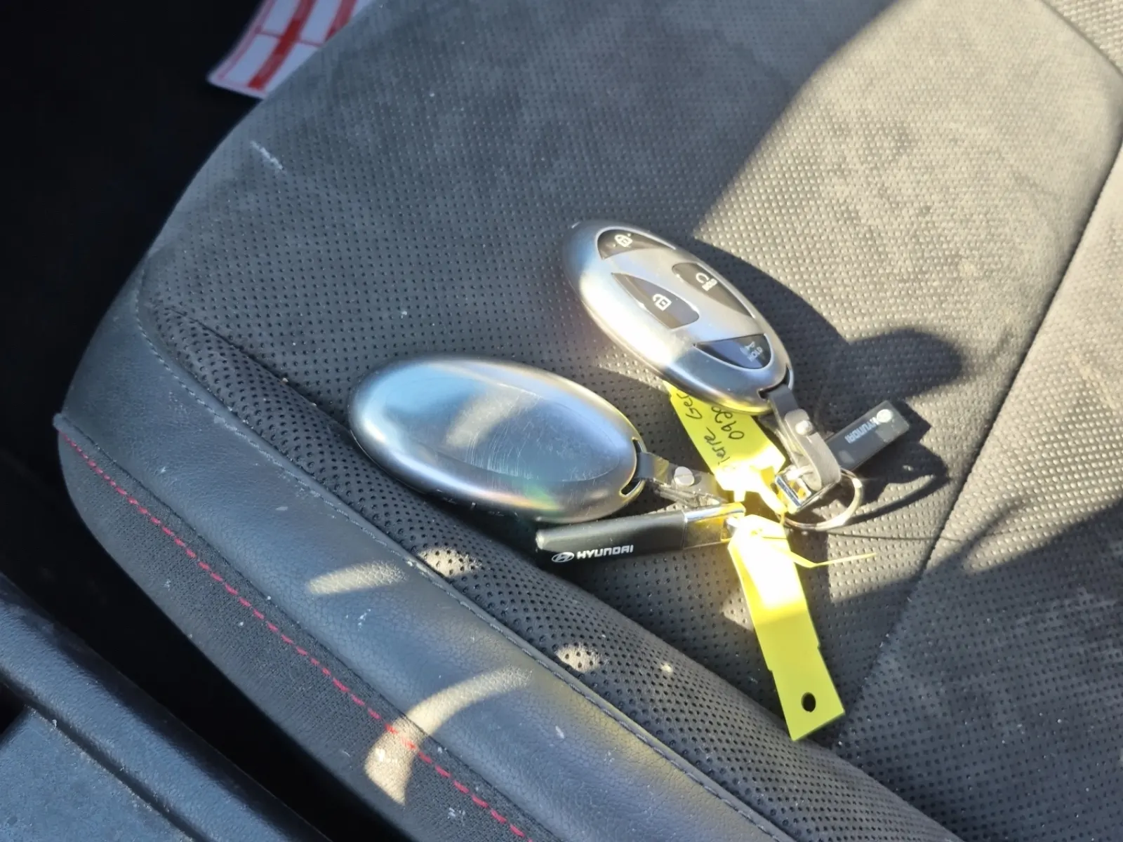 Keys/Fobs/Manual Photo