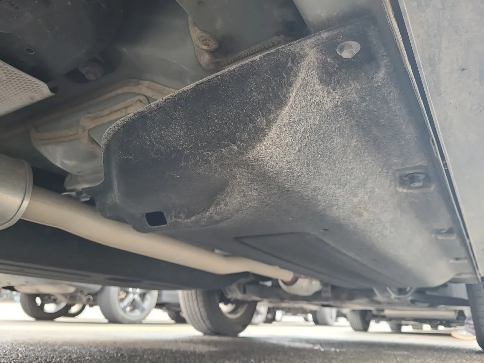 Undercarriage - Passenger Photo