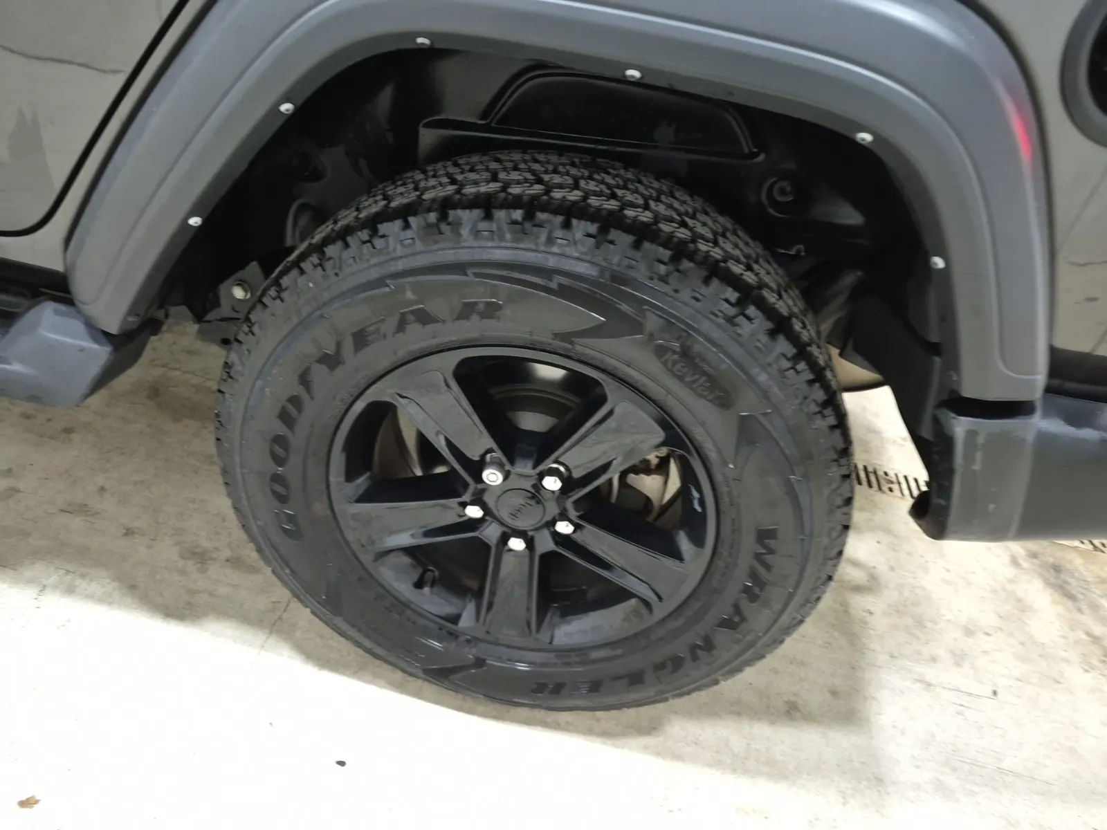 Left Rear Wheel/Tire Photo
