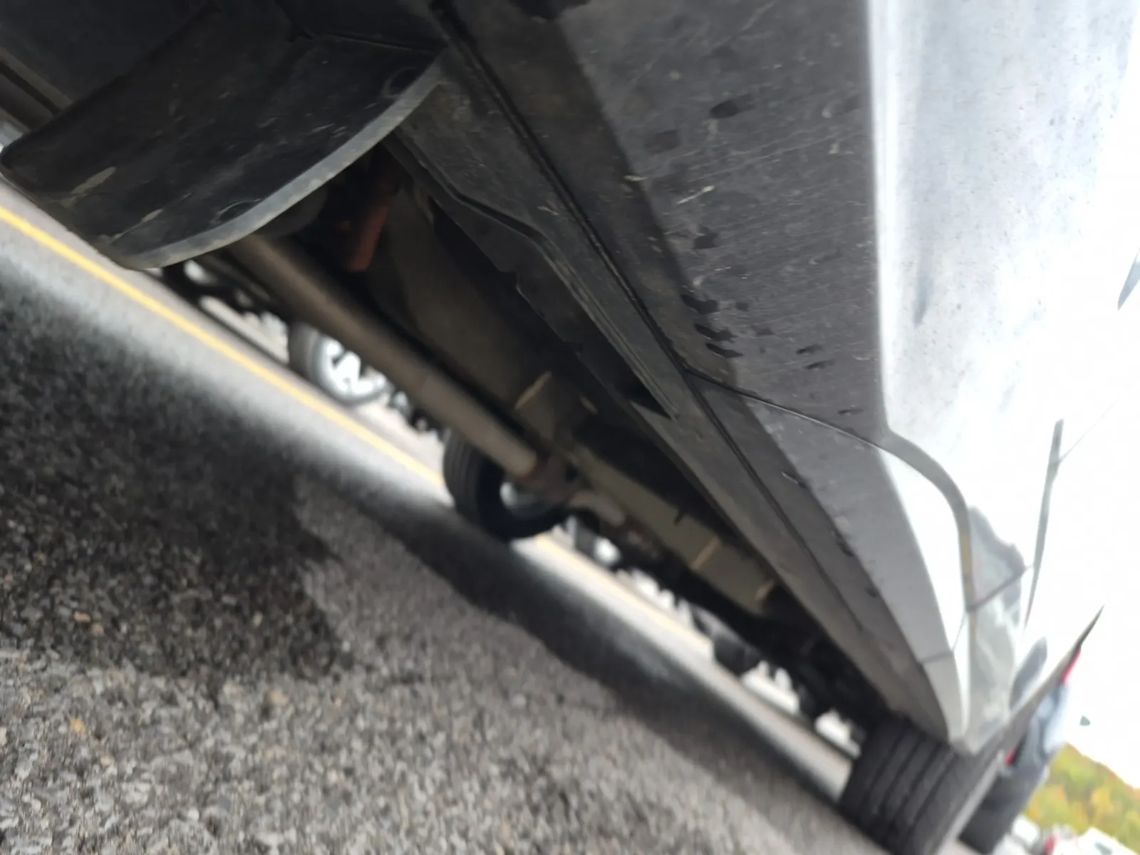 Undercarriage - Passenger Photo