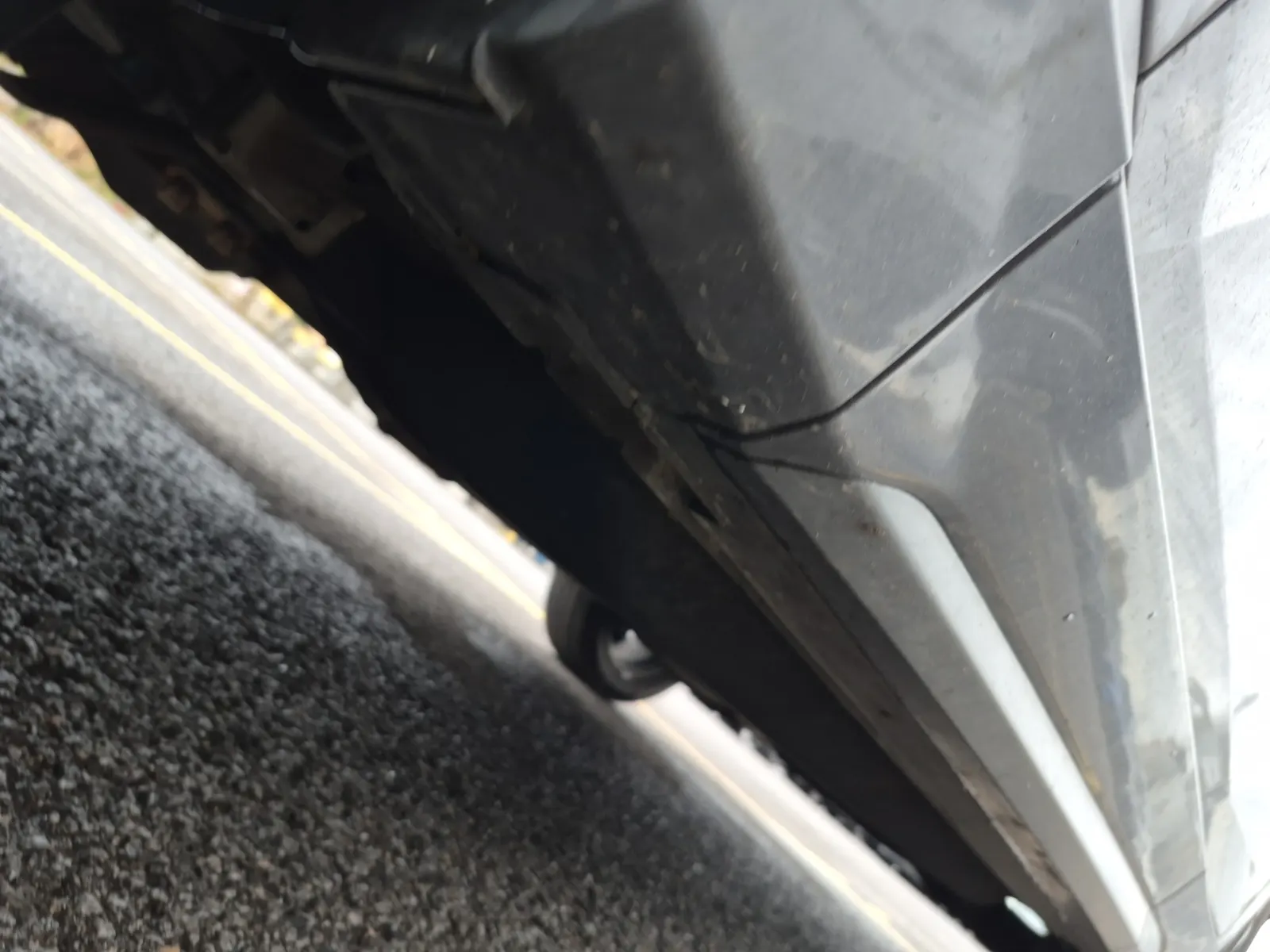 Undercarriage - Driver Photo