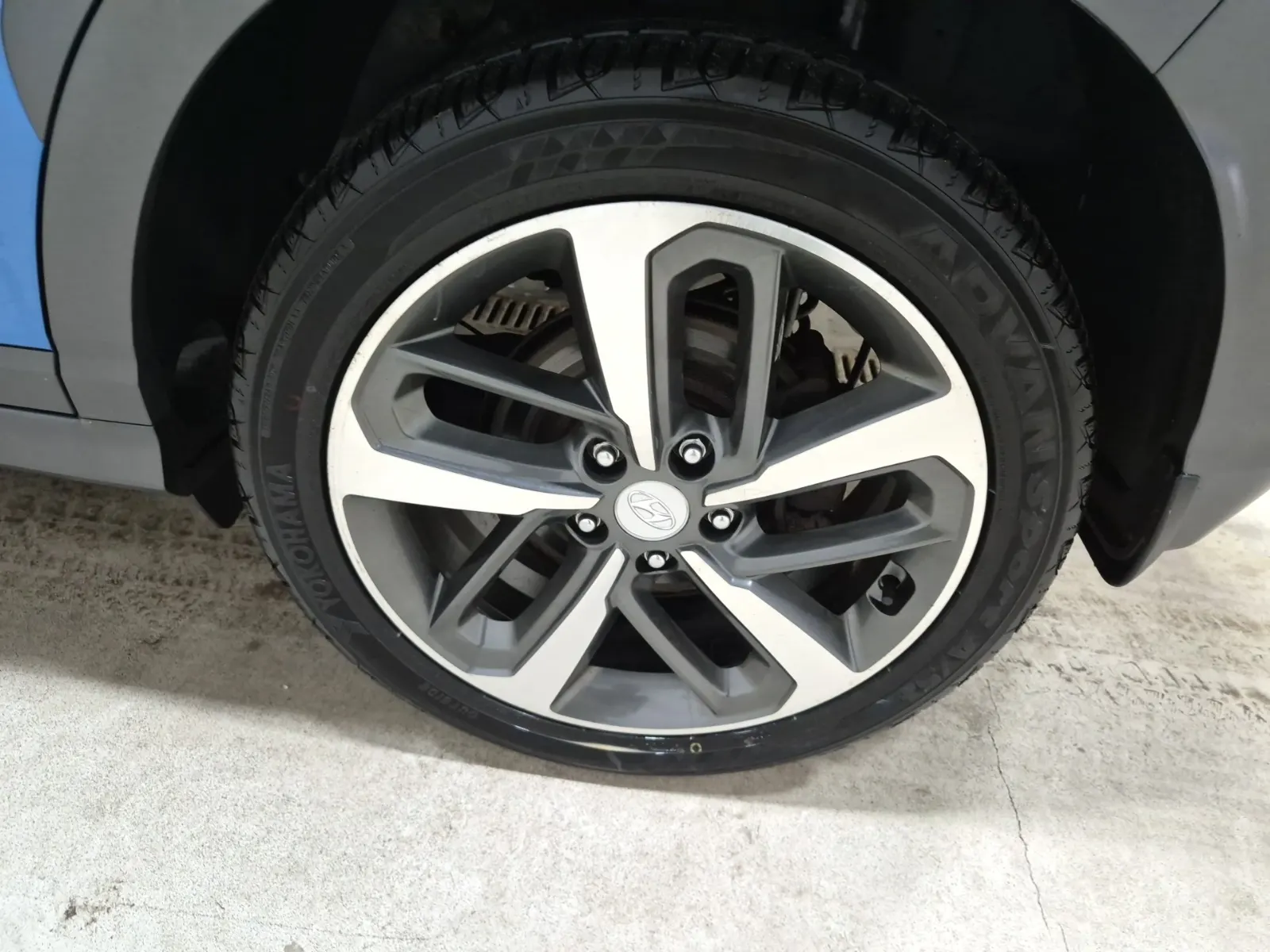 Left Rear Wheel/Tire Photo