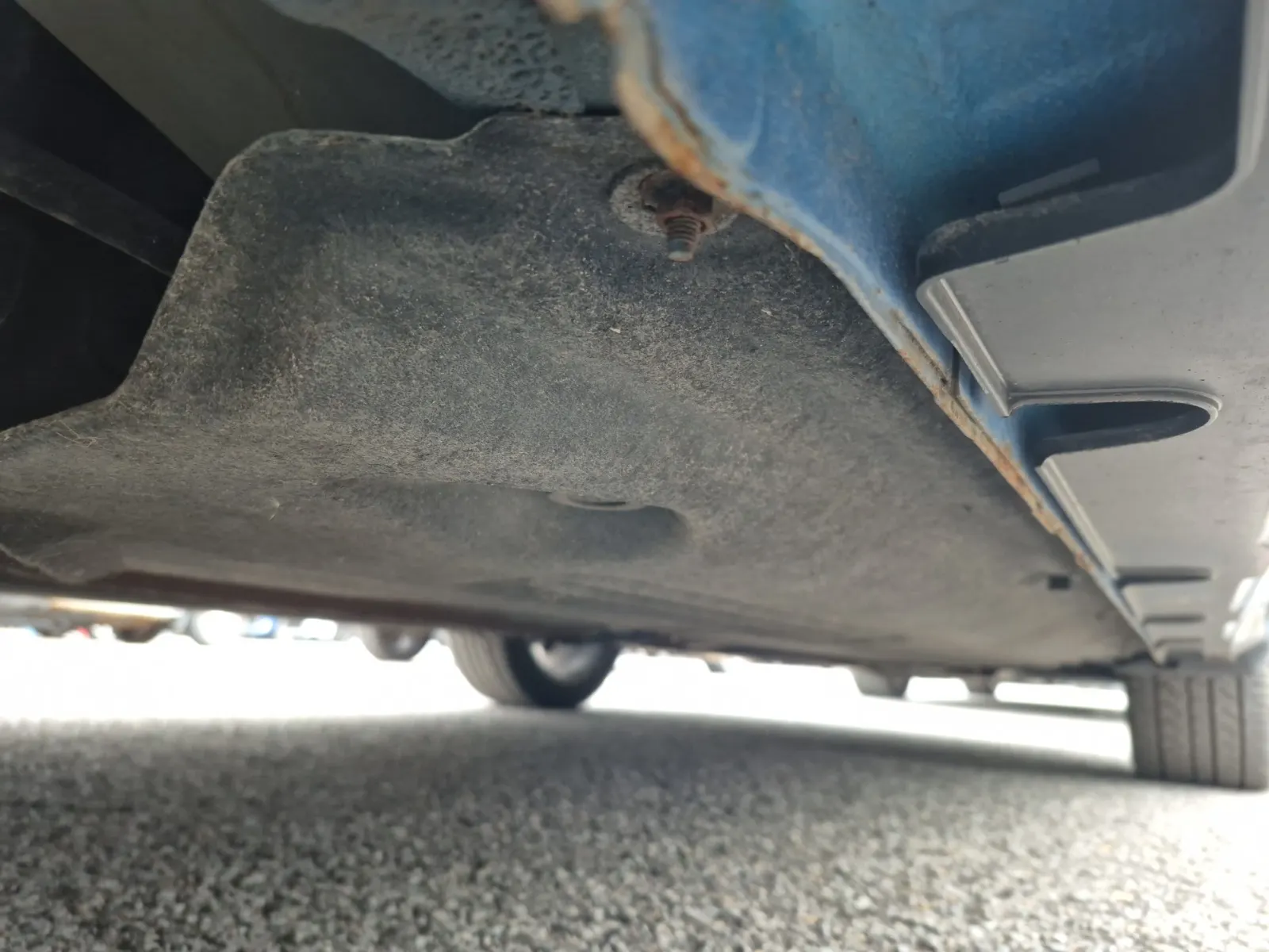 Undercarriage - Passenger Photo