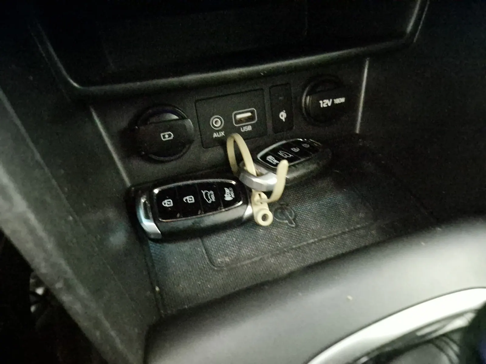Keys/Fobs/Manual Photo