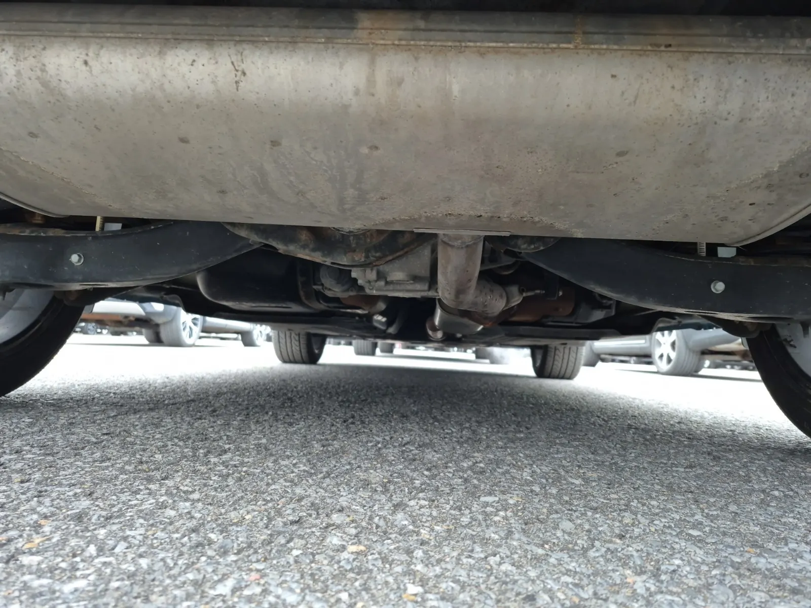 Undercarriage - Rear Photo