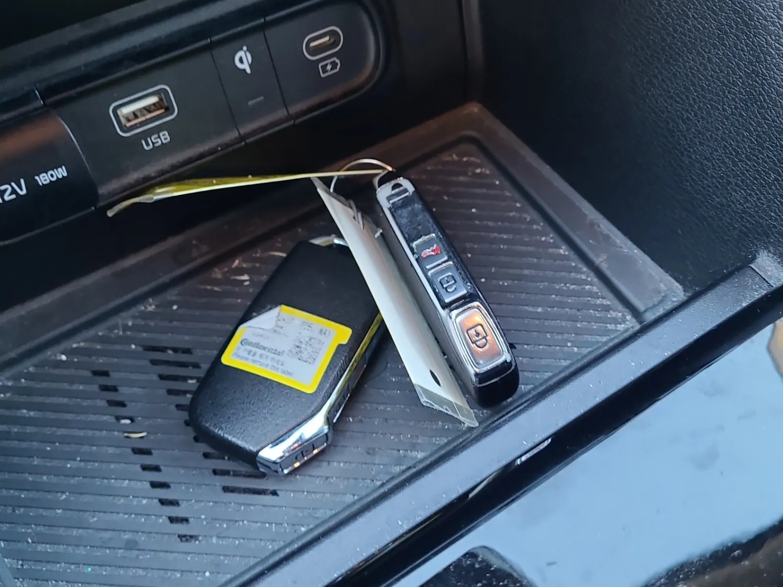 Keys/Fobs/Manual Photo