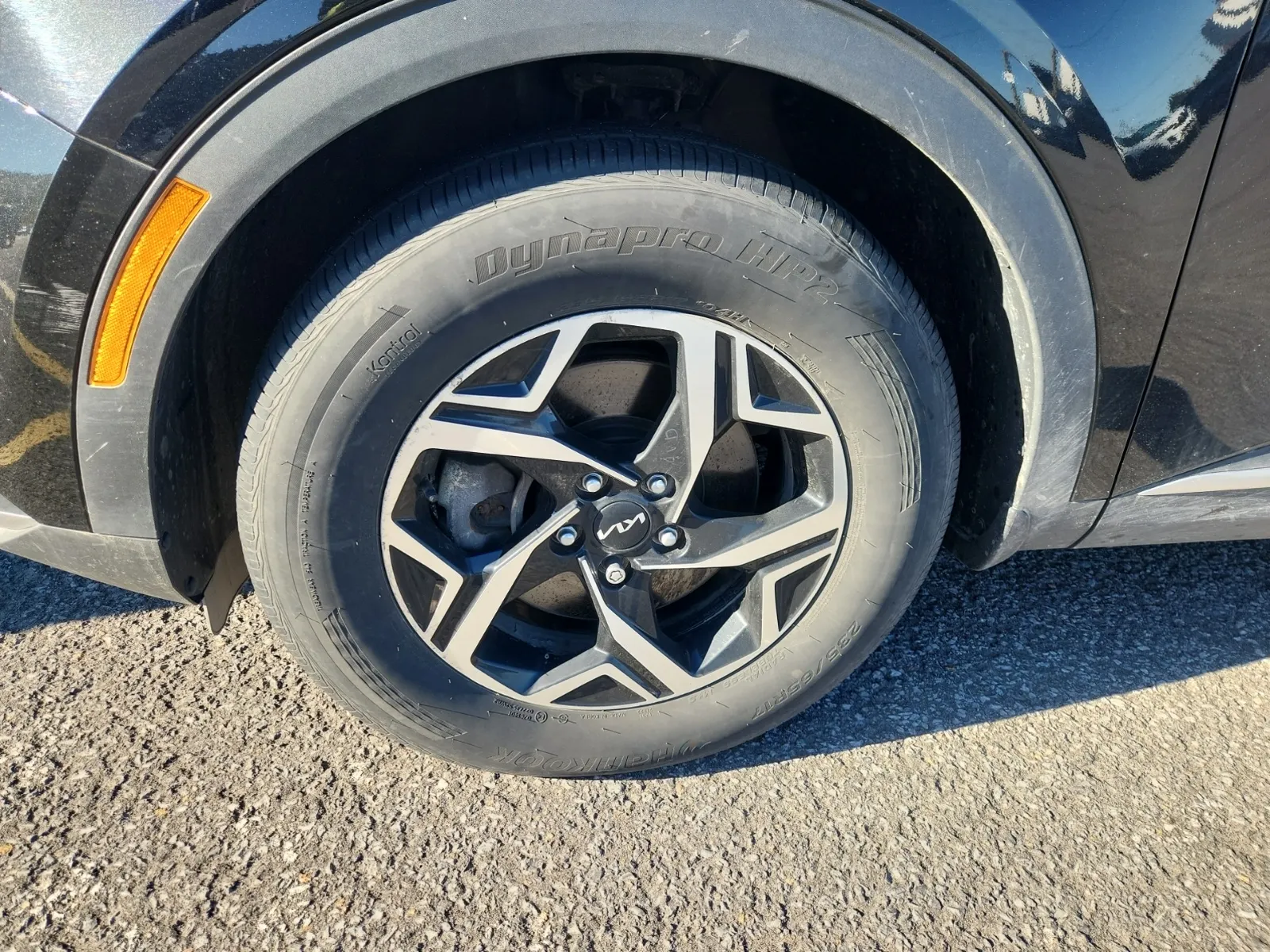 Front driver wheel/tire photo