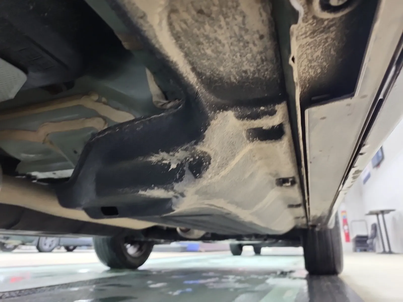 Undercarriage - Passenger Photo