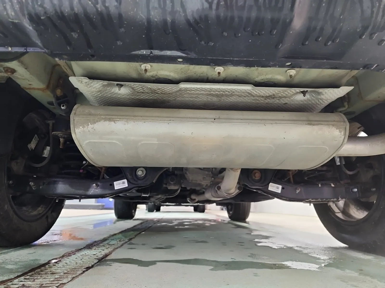Undercarriage - Rear Photo