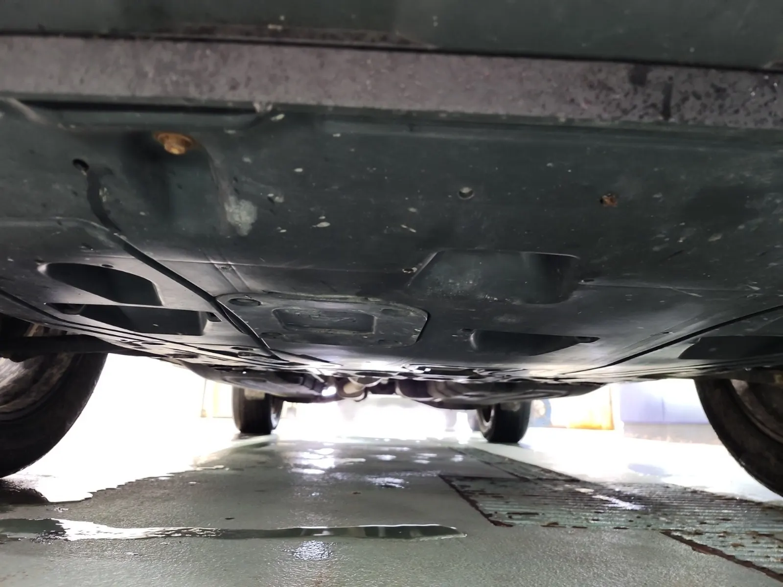 Undercarriage - Front Photo