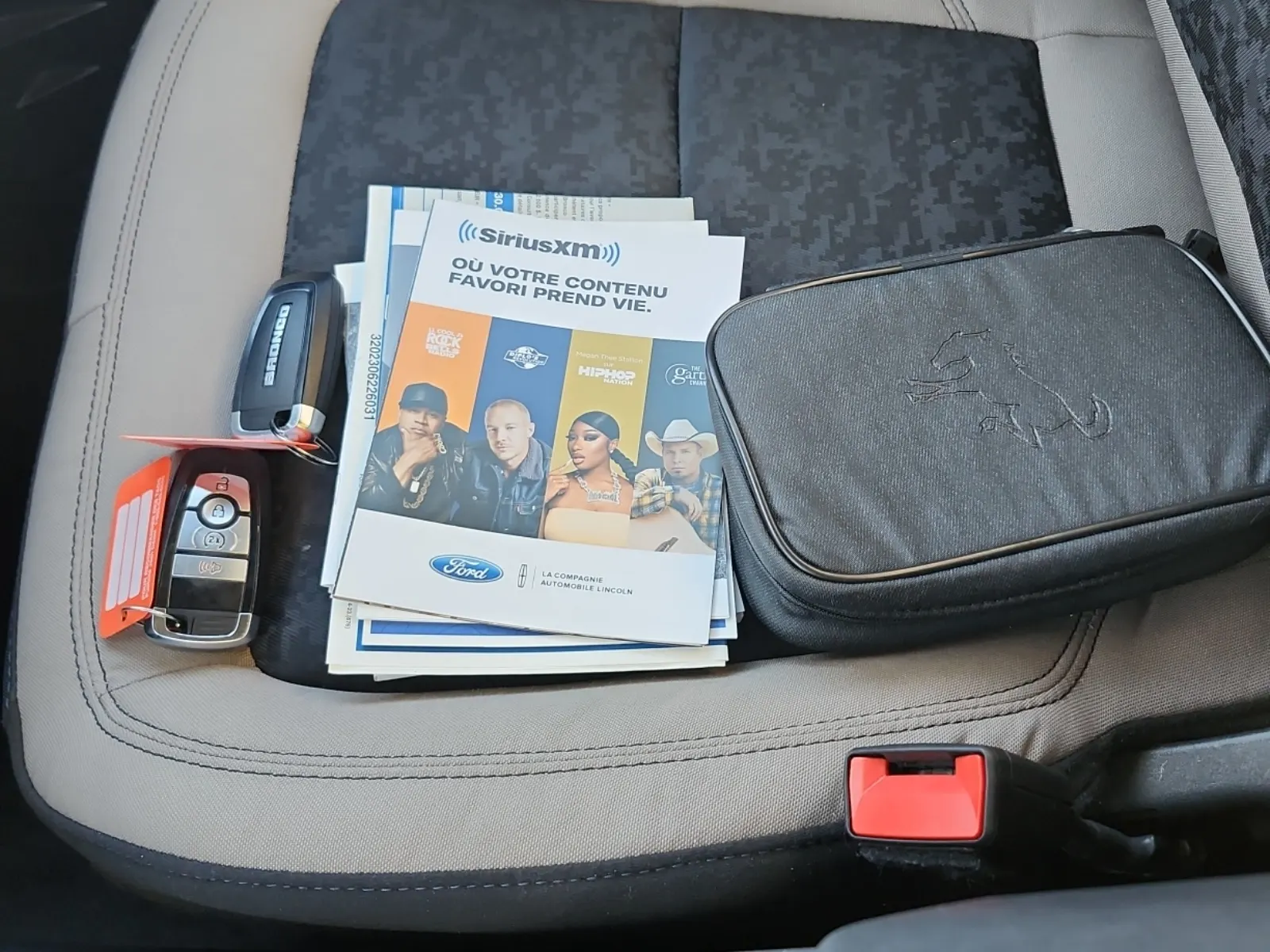 Keys/Fobs/Manual Photo