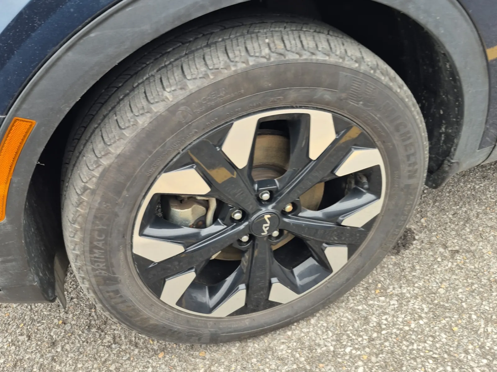 Front driver wheel/tire photo