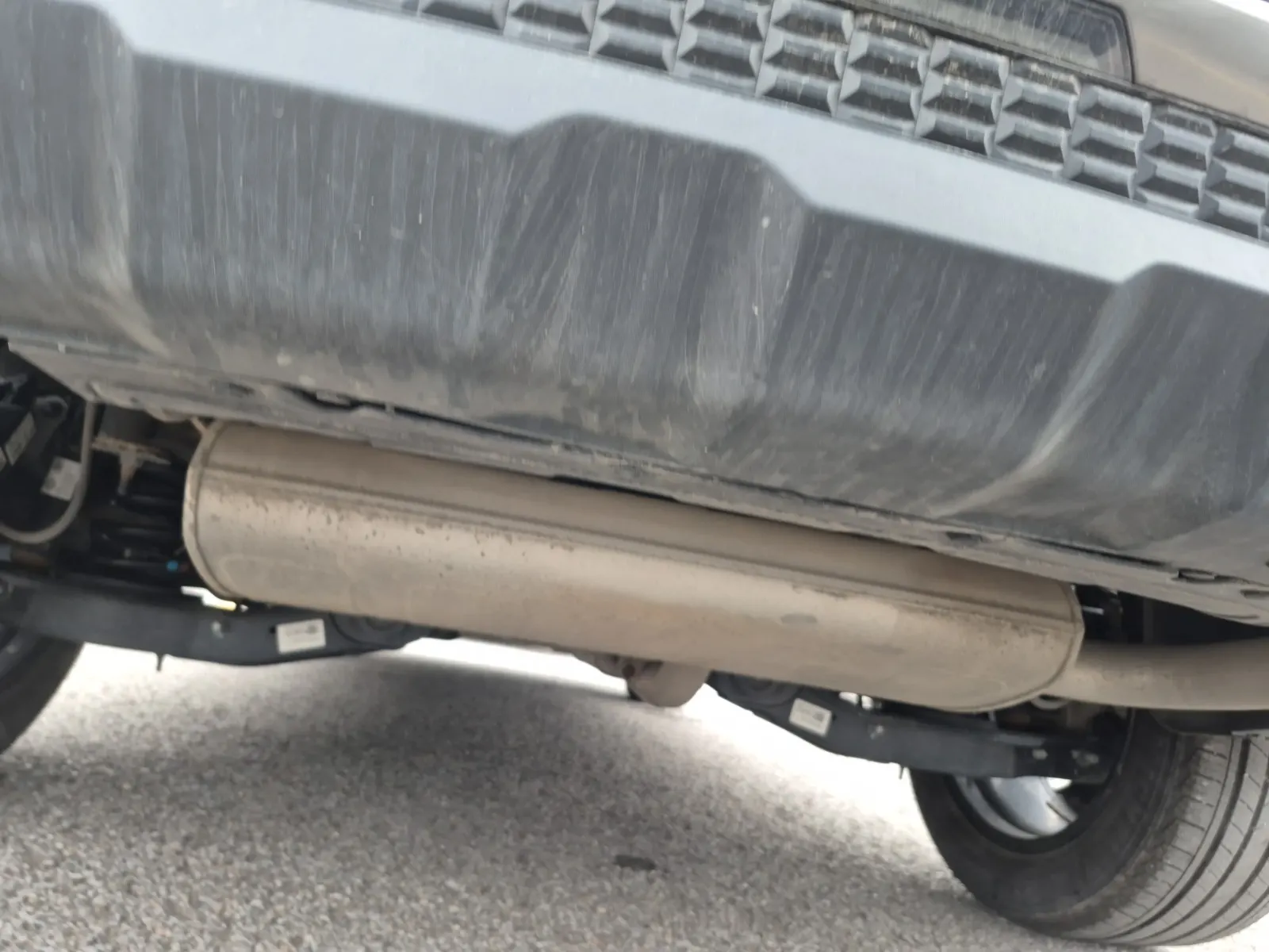 Undercarriage - Rear Photo