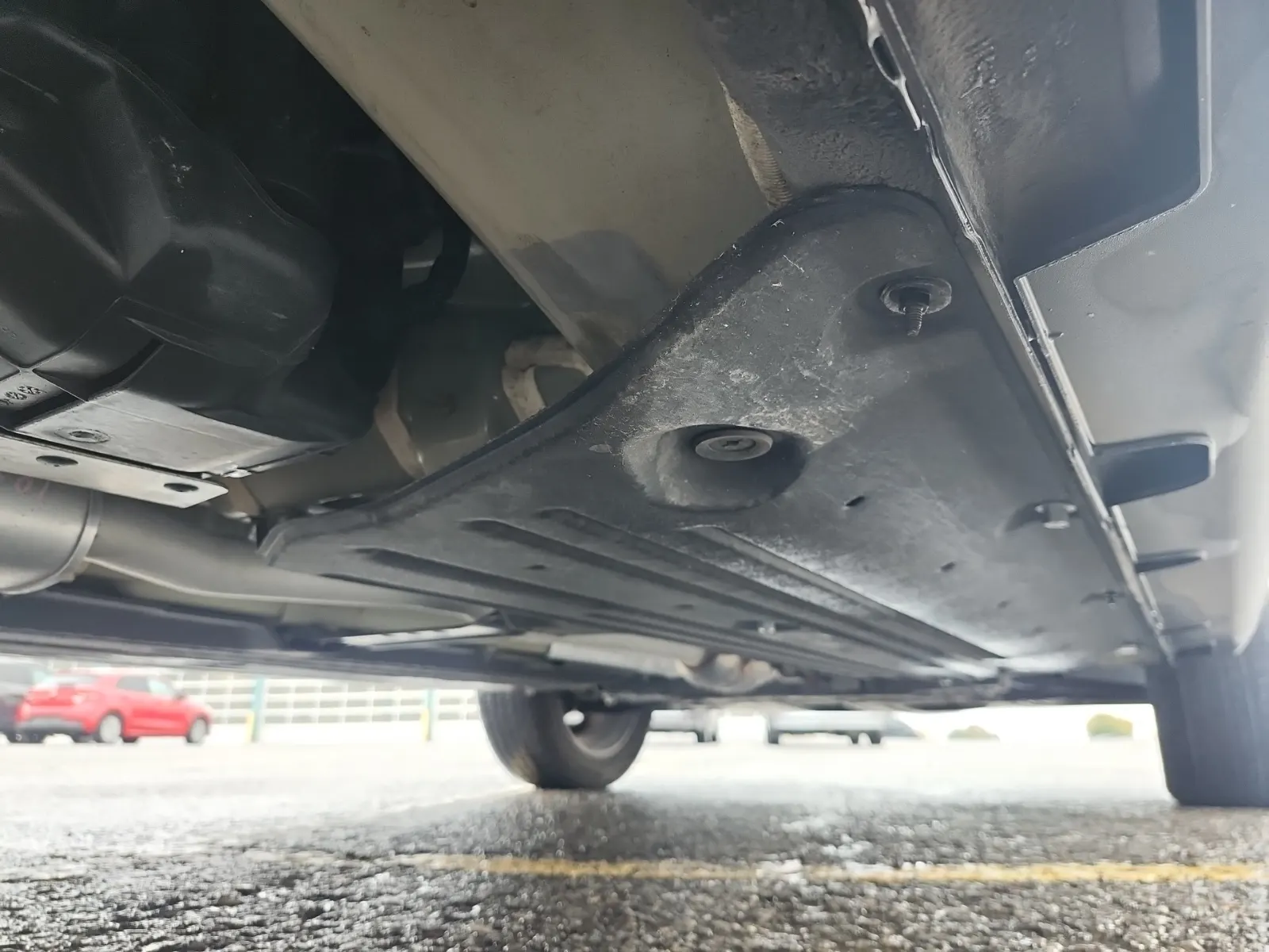 Undercarriage - Passenger Photo