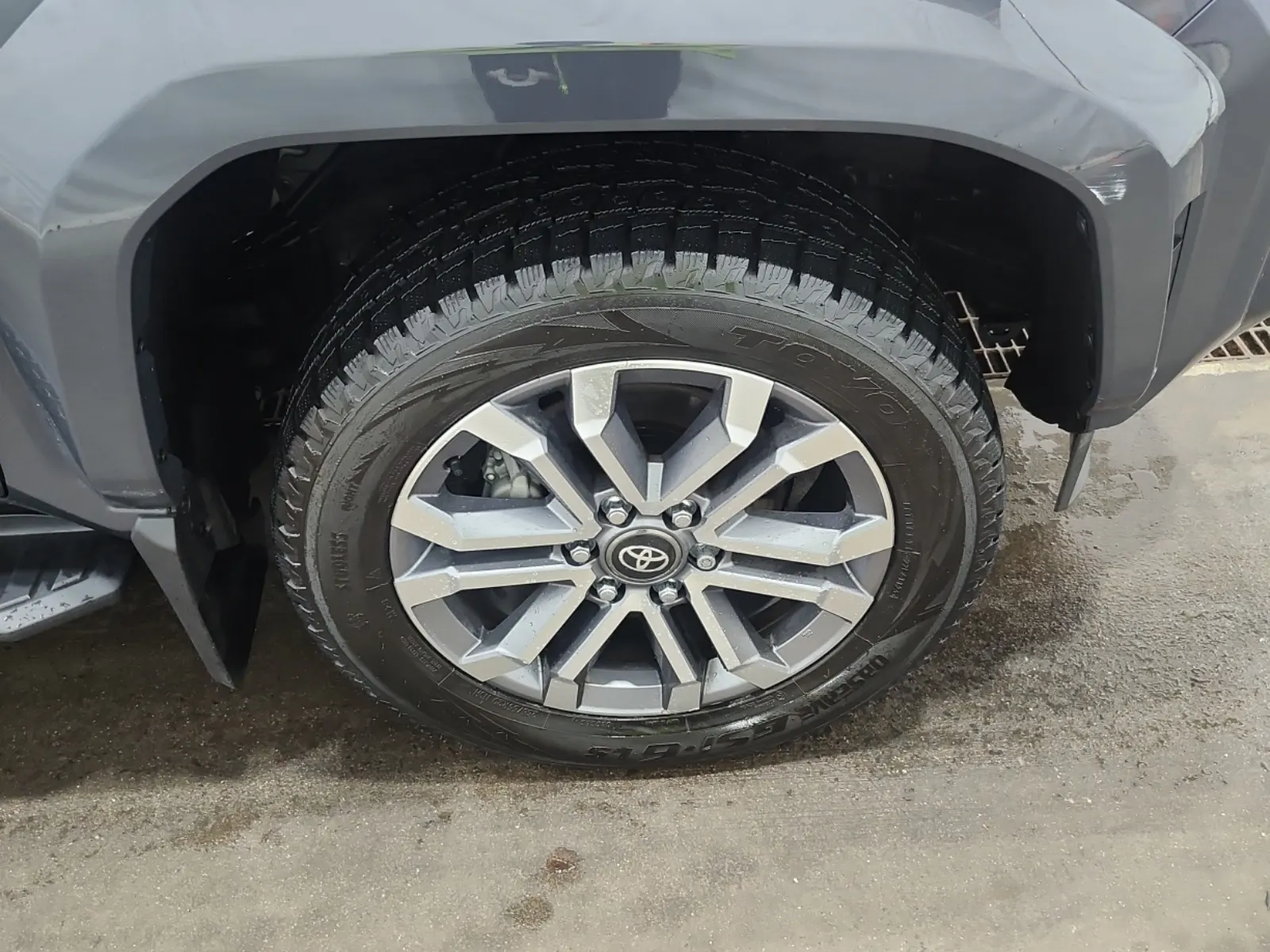 Right Front Wheel/Tire Photo