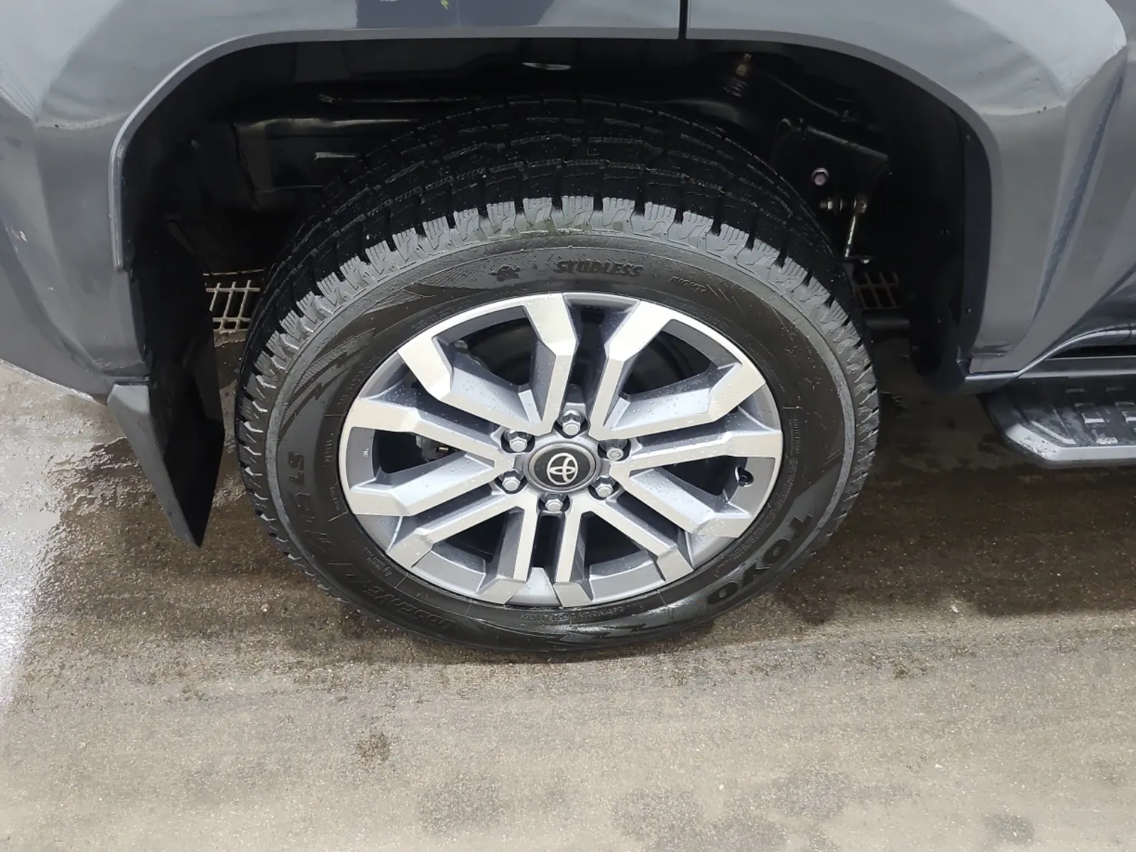 Right Rear Wheel/Tire Photo