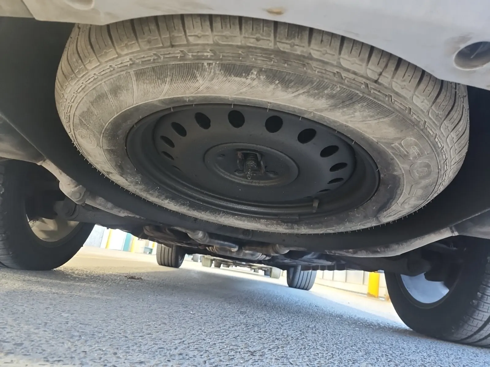 Undercarriage - Rear Photo