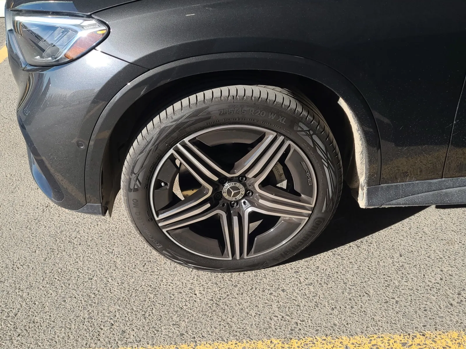 Front driver wheel/tire photo
