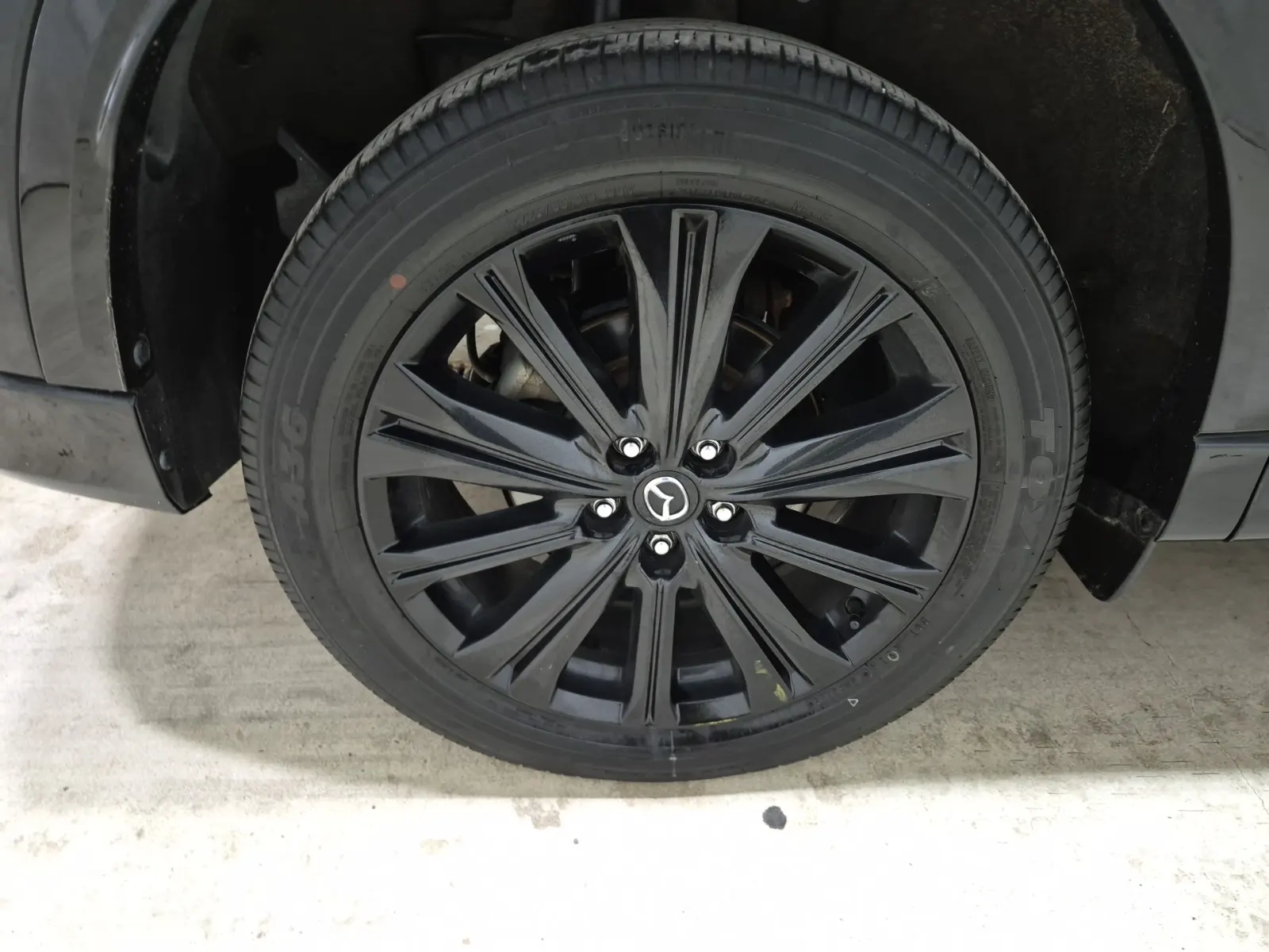 Right Rear Wheel/Tire Photo