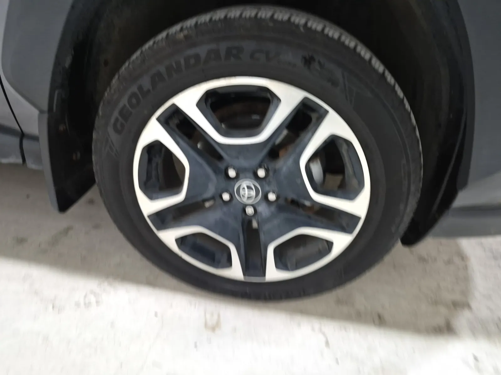 Right Front Wheel/Tire Photo