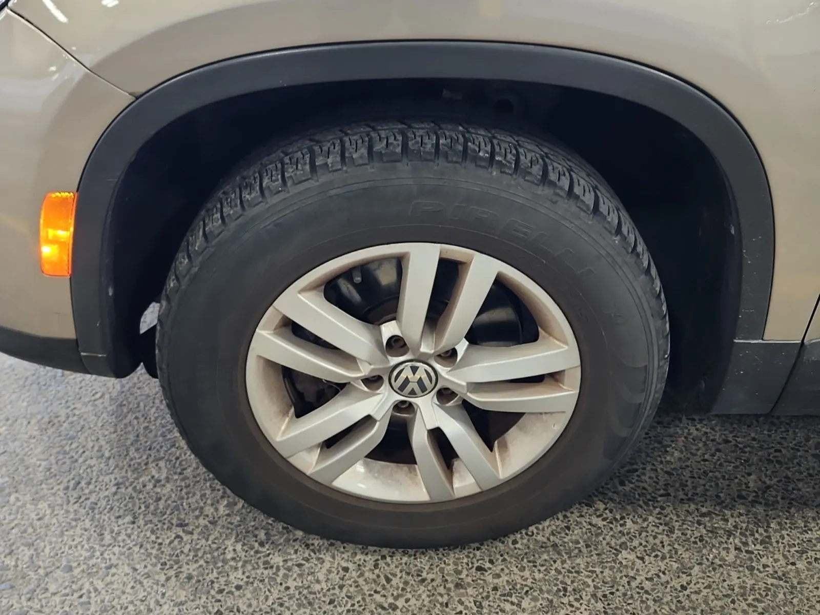 Front driver wheel/tire photo