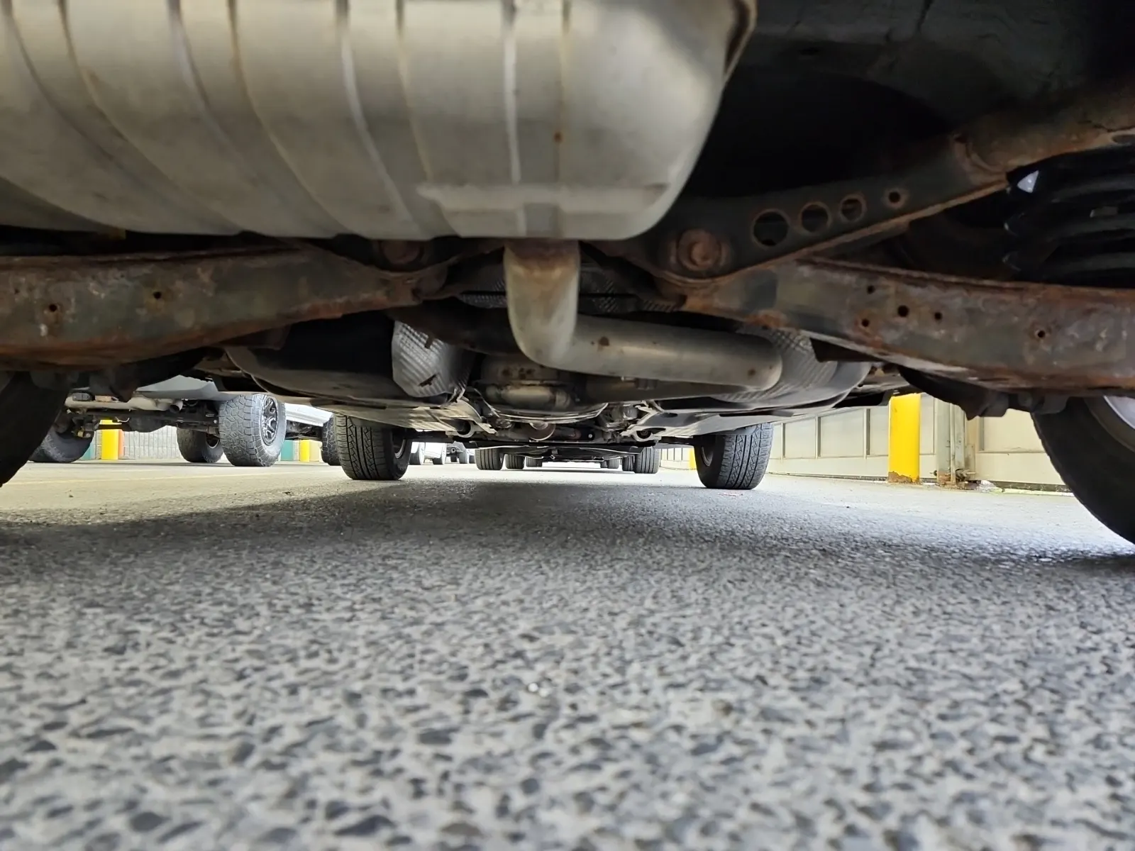 Undercarriage - Rear Photo
