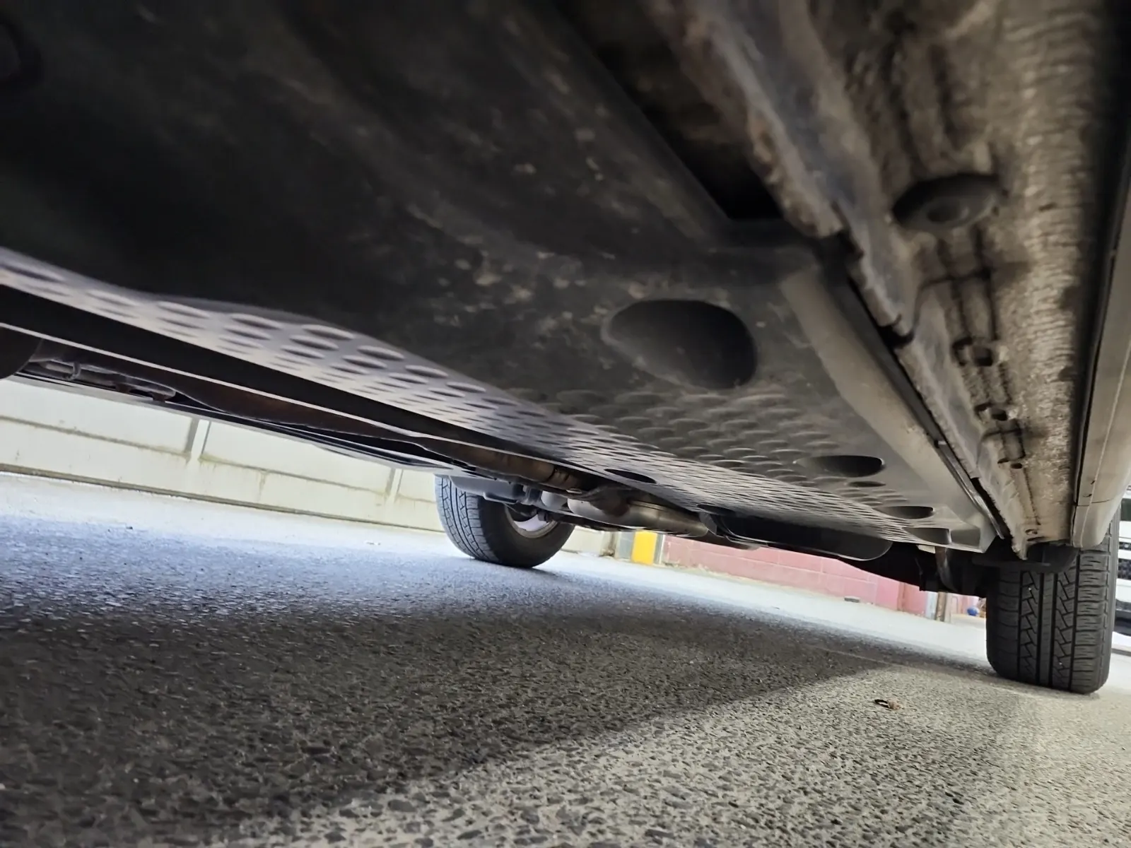Undercarriage - Driver Photo