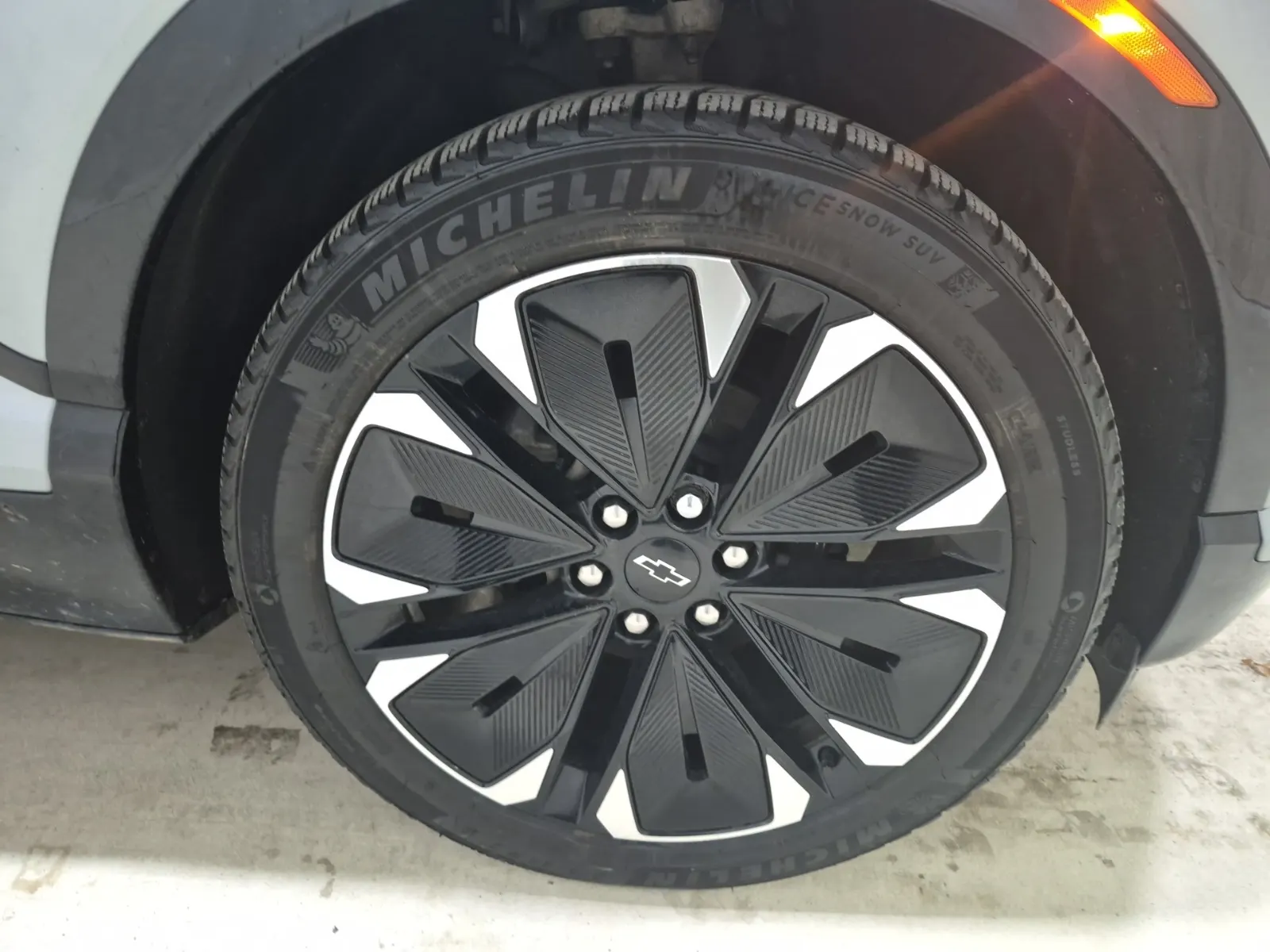 Right Front Wheel/Tire Photo