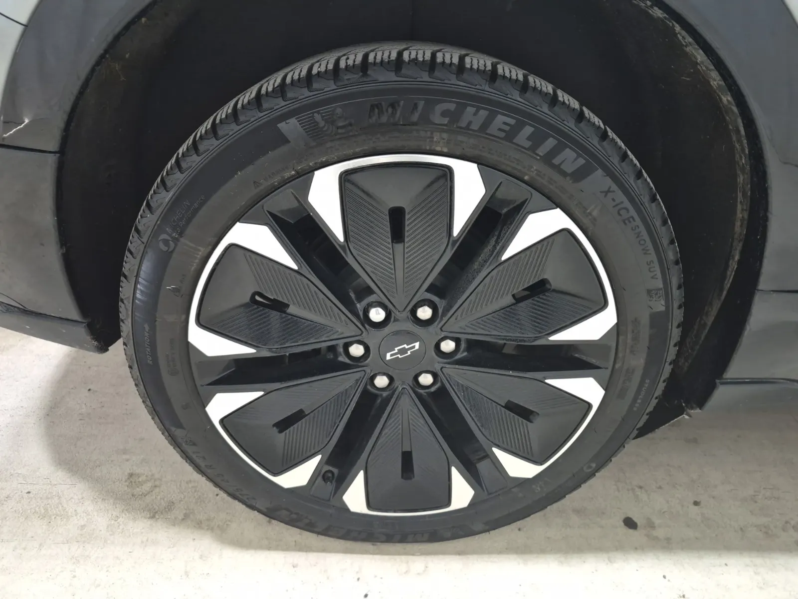 Right Rear Wheel/Tire Photo