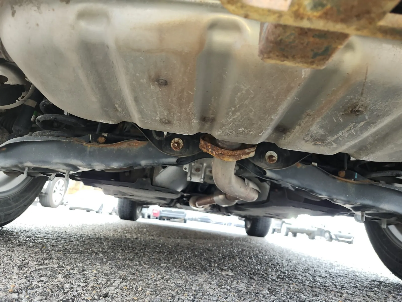 Undercarriage - Rear Photo