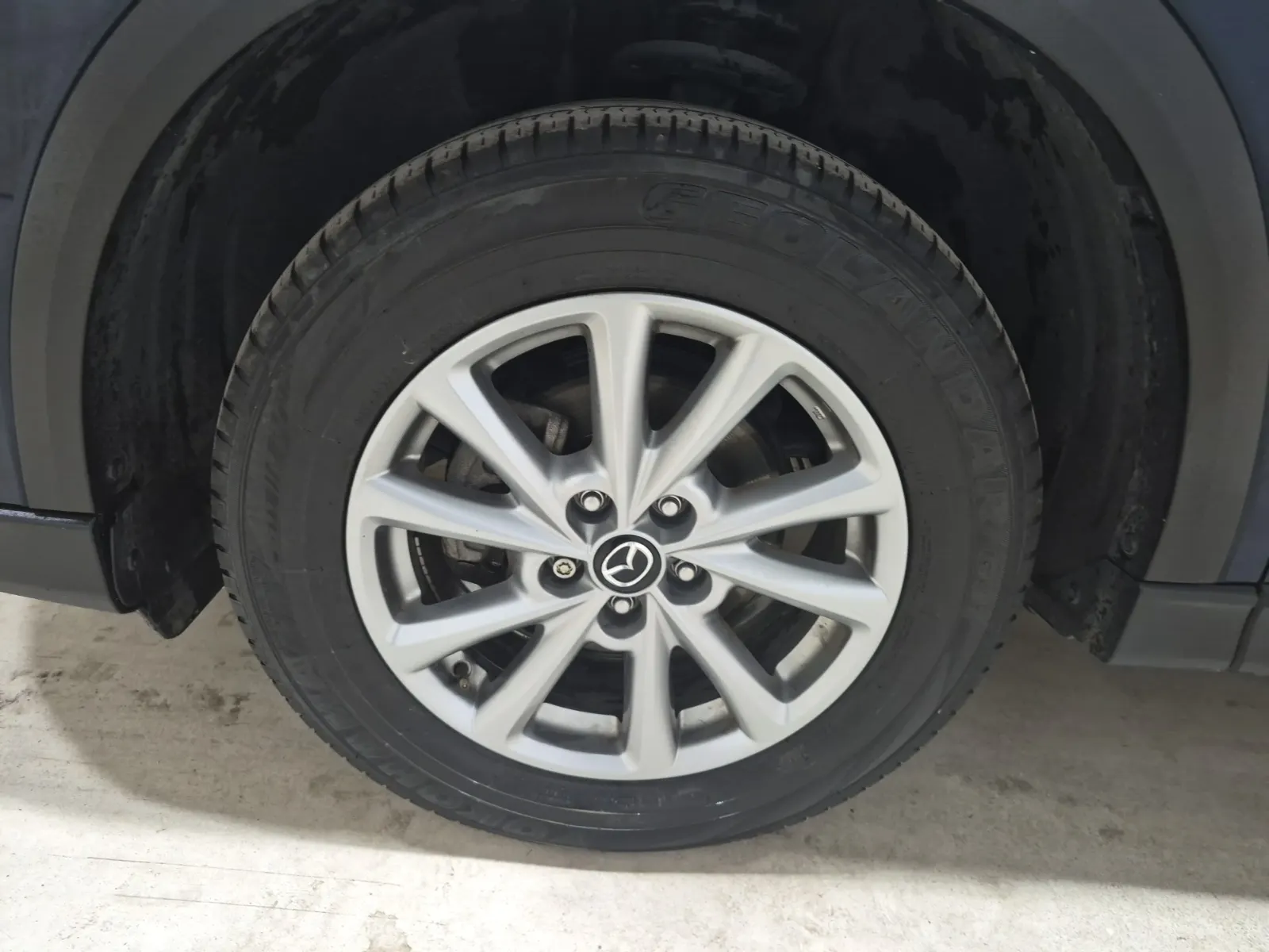 Front driver wheel/tire photo