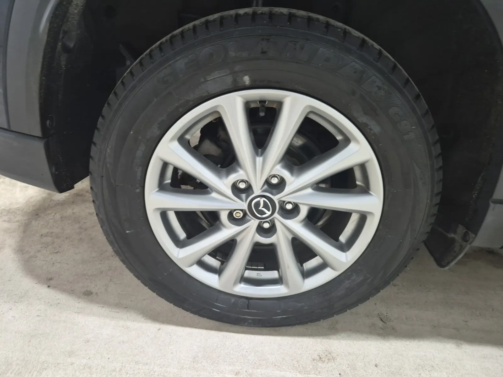 Right Rear Wheel/Tire Photo