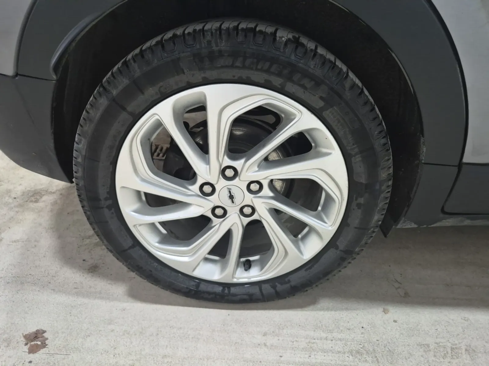 Right Rear Wheel/Tire Photo