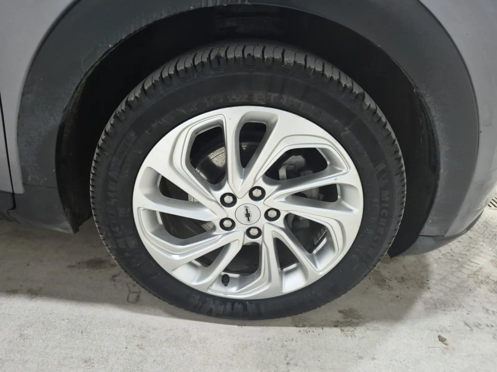 Right Front Wheel/Tire Photo