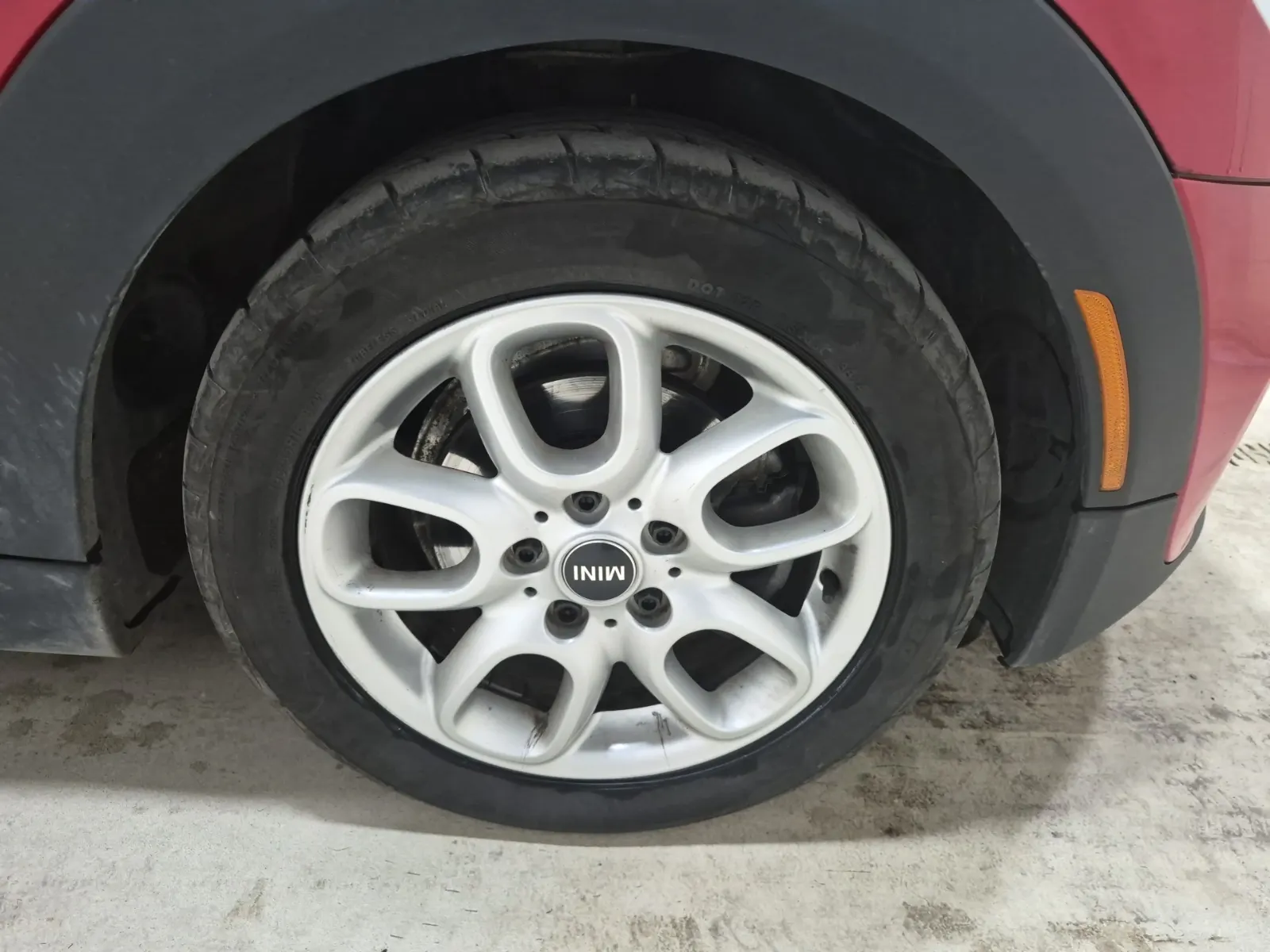Right Front Wheel/Tire Photo