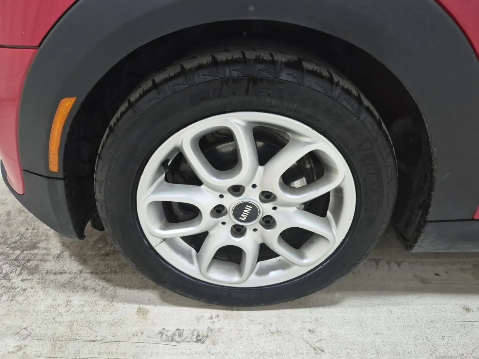 Front driver wheel/tire photo