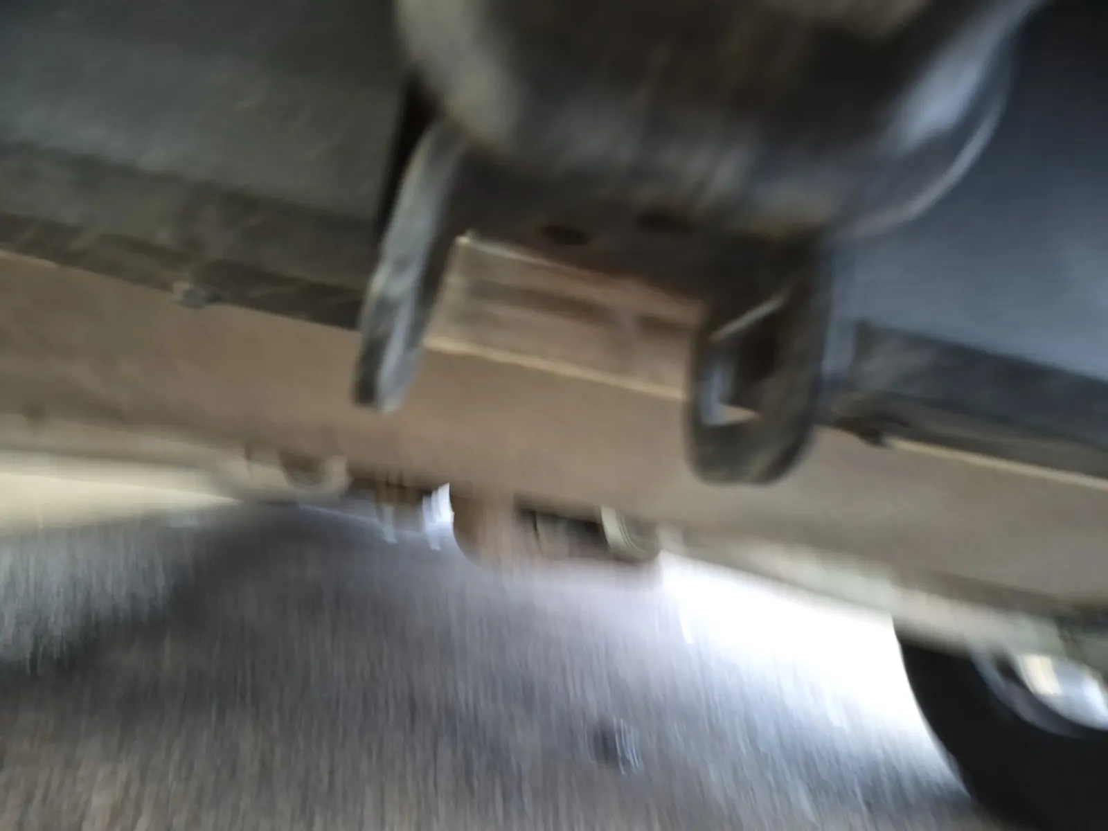Undercarriage - Rear Photo