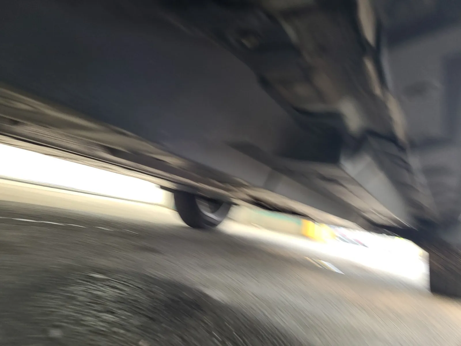 Undercarriage - Passenger Photo