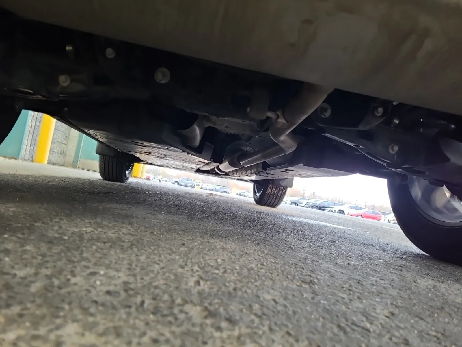 Undercarriage - Rear Photo