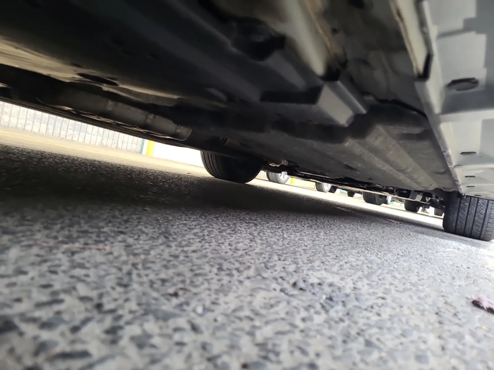 Undercarriage - Passenger Photo
