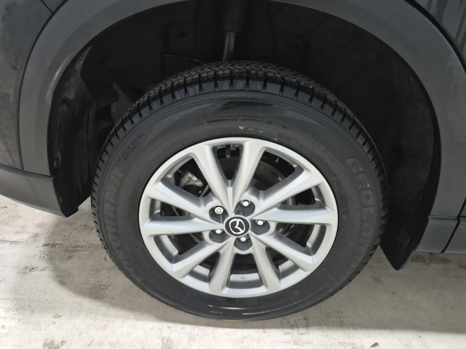 Right Rear Wheel/Tire Photo